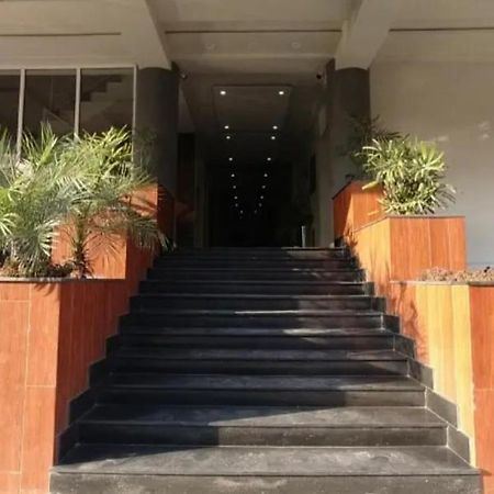 Furnished One-Bedroom Apartment For Rent Lahore Extérieur photo